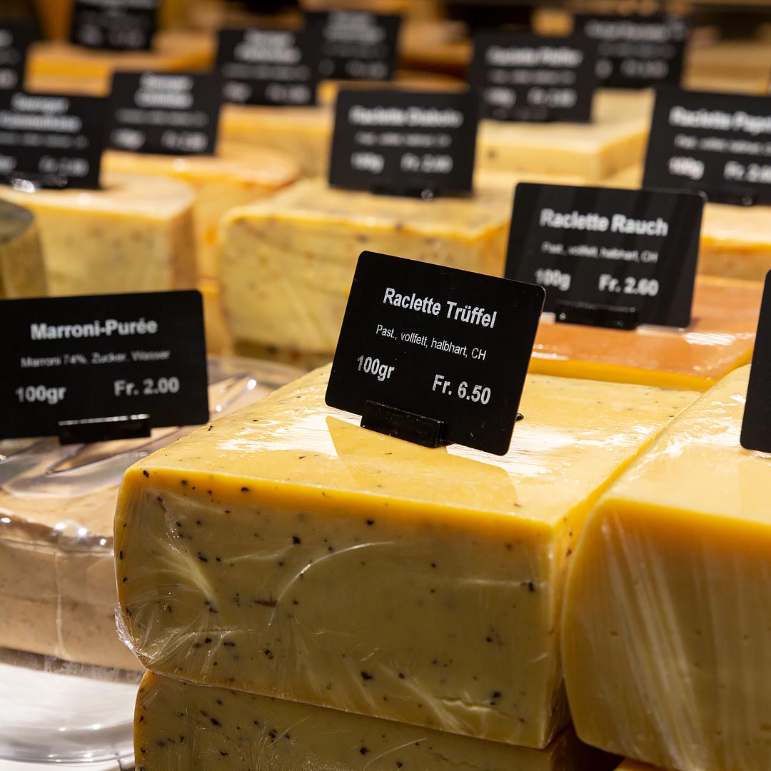 Chäs Paradies Seengen & Seon: über 130 Käsesorten im Offenverkauf, hausgemachte Milchspezialitäten, Fondues, diverse Delikatessen und vieles mehr...